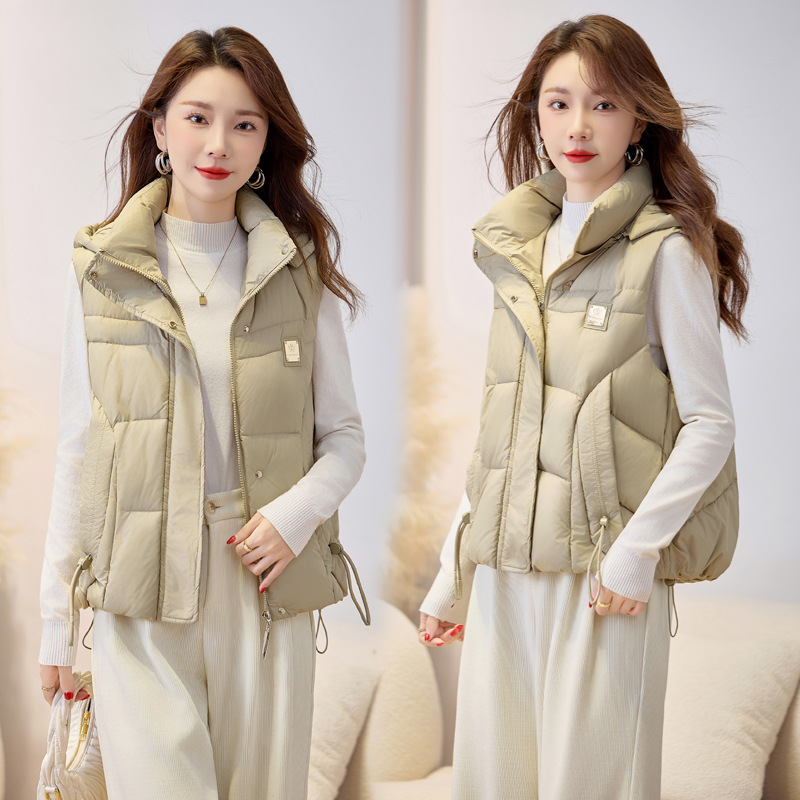 Chaleco de algodón para mujeres otoño y invierno de 2025, estilo corto encapuchado, ocio suelto y grueso, calentamiento exterior, hombros image 5