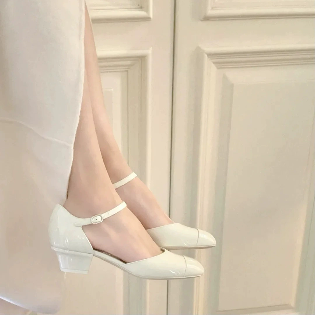 Женские туфли Мэри Джейн на массивном каблуке в стиле Chanel, новые туфли на высоком каблуке из натуральной кожи с ремешком на щиколотке, летние закрытые босоножки на высоком каблуке.