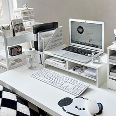 ノートパソコンが高くなって机のデスクトップの収納棚のデスクトップのディスプレイの寮の机の上の物置棚を置きます。