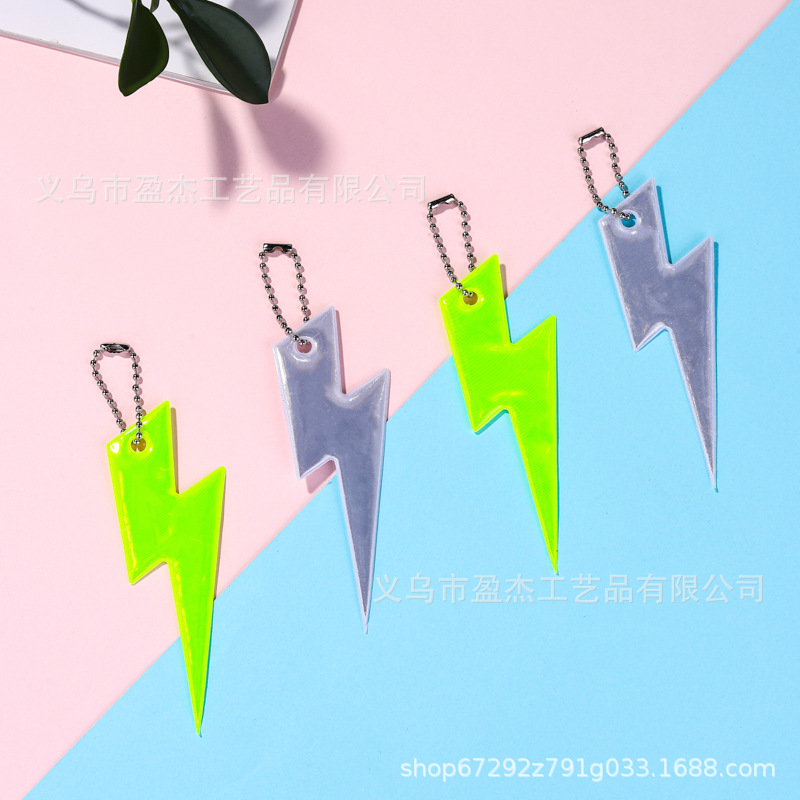 Colgante reflectante Gráficos de relámpago de doble cara Reflex Keychain PVC Night Riding Safety Advertency Colgante Mochila
