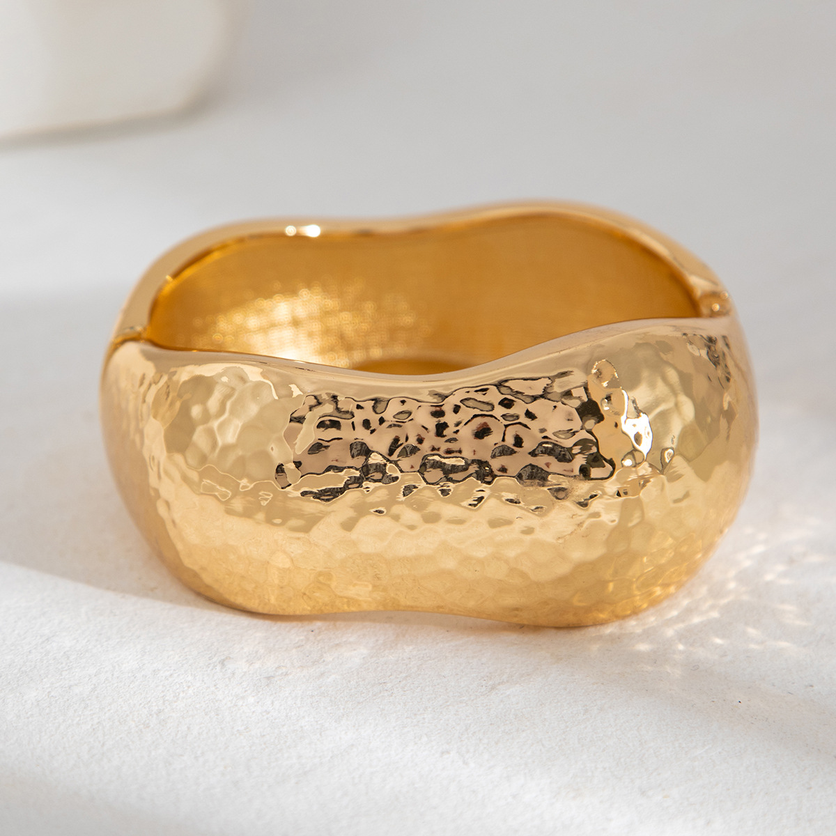 55g Weight Bangle Classification Alloy Chain Material 1 Piece Quantity Holiday, Travel Occasion Alloy Material Geometric Pattern Women's Gender Plating Design Elegant, Lady, Simple Style Style Elegant Lady Simple Style Geometric Alloy Bangles Wholesale 24