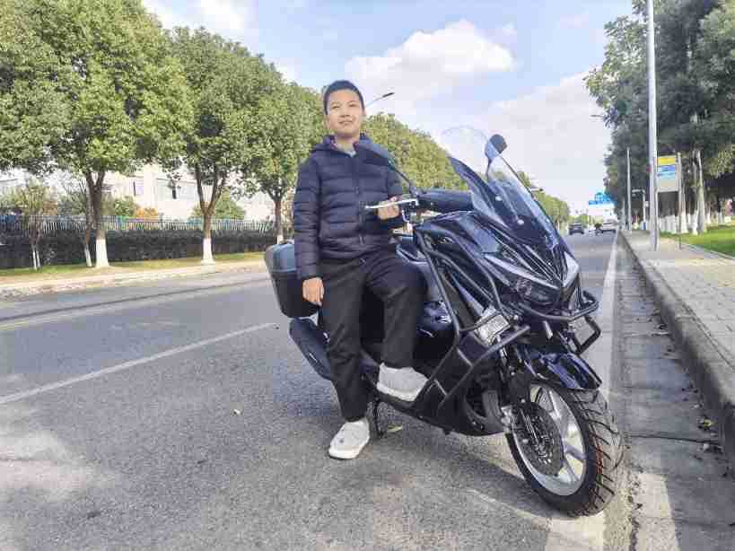 Factory Direct Sales of Domestic Outdoor 150Cc Mengshi Third-Generation Scooter Motorcycles, Fuel-Powered, National Standard Iv, Electric Injection, Off-Road Motorcycles