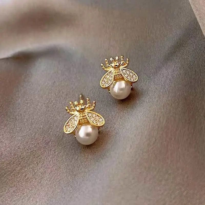 design small cute fashionable earrings from pearl
