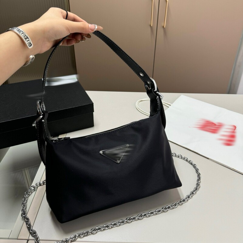 2026 New Prada Nylon Black Unisex Vintage Underarm Chain Shoulder Bag Versatile 2026 New Prada Nylon Black Unisex Vintage Underarm Chain Shoulder Bag Versatile