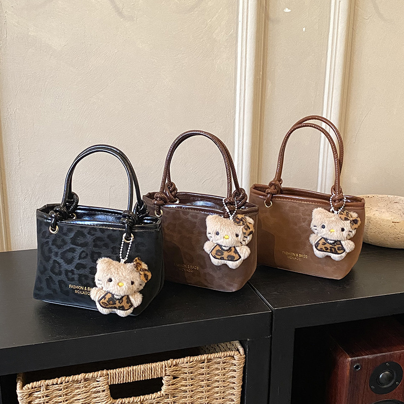 2025 Autumn and Winter New Niche Design Retro Frosted Handbag Fashionable Versatile Shoulder Crossbody Tote Bag