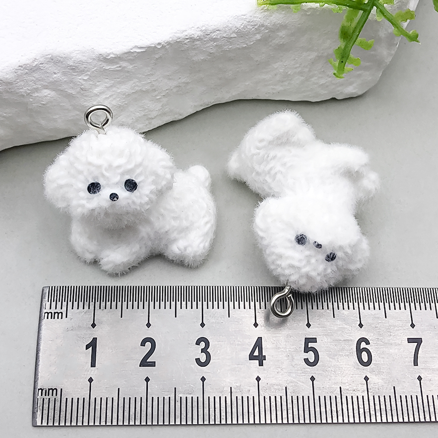 머리가 오른쪽을 향한 레진 몰려드는 강아지 비숑 프리제 32x29mm-11.55g-22931 1개