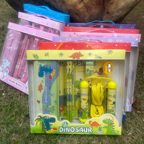 Sixty-one primary school students cartoon stationery set gift box kindergarten birthday gift graduation gift space animal pen