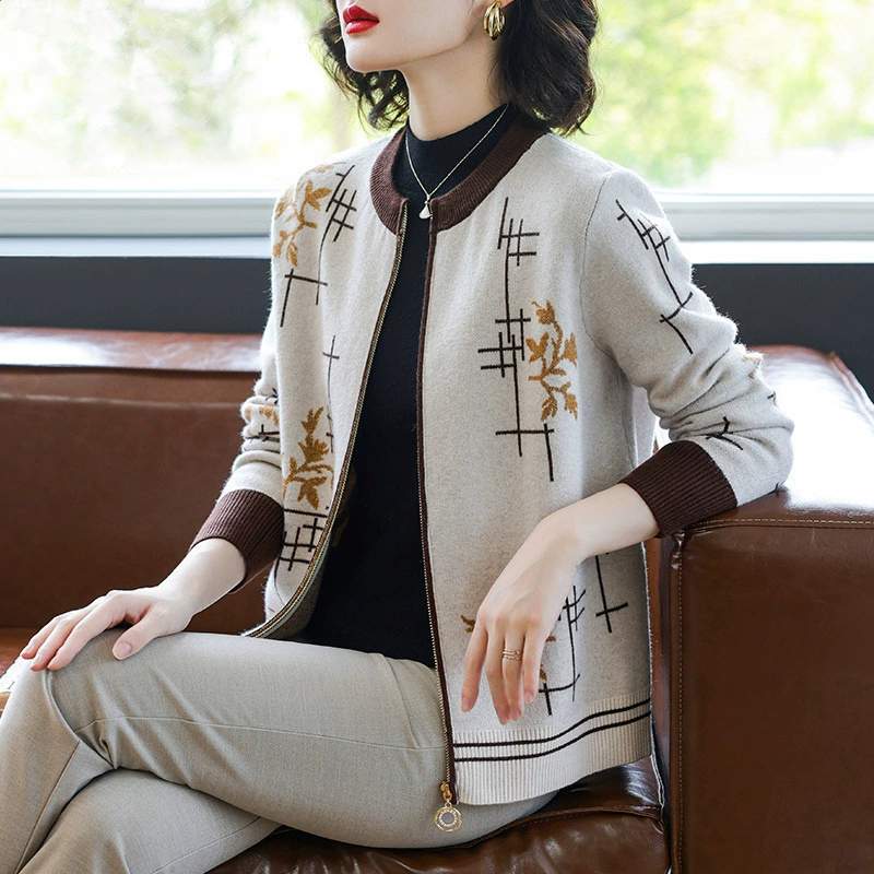 Новая весенняя одежда 2025 года для женщин среднего возраста: элегантные короткие топы, модные и стильные тонкие пальто для женщин среднего и старшего возраста на весну и осень.