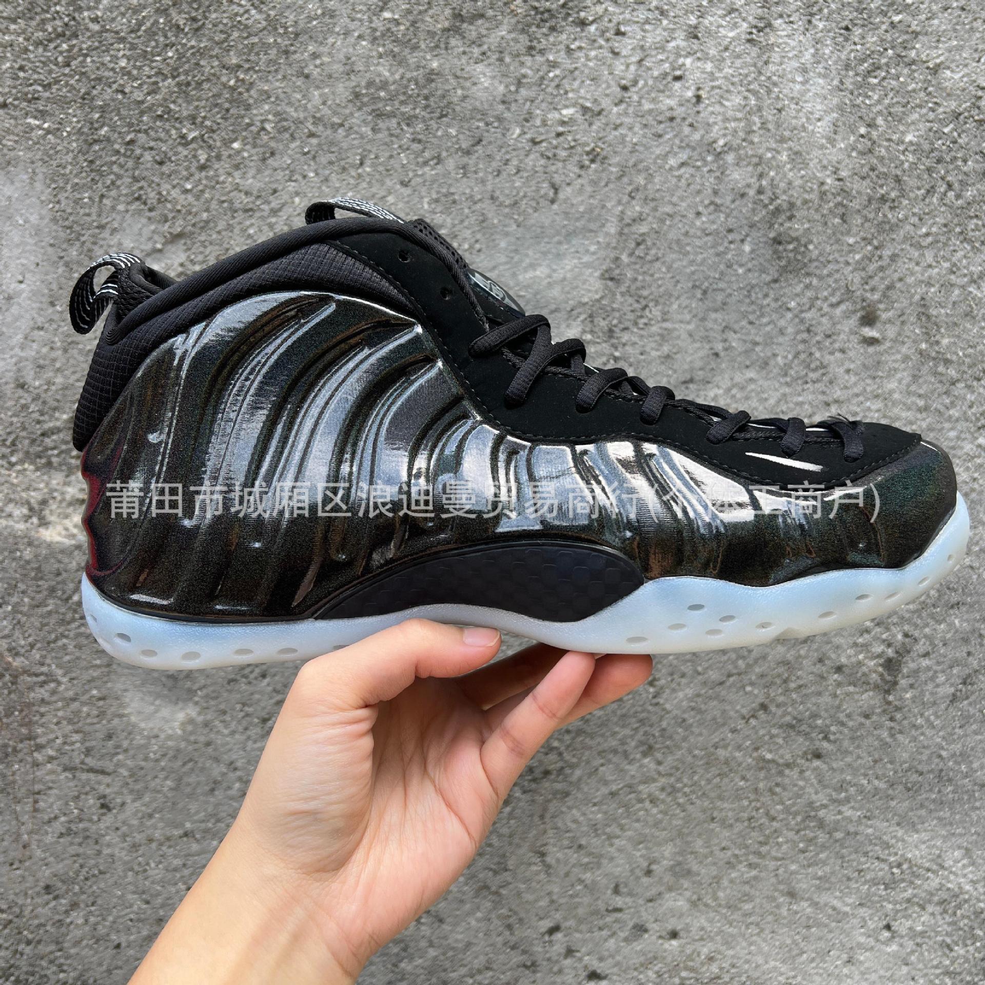 Langdi black and white background