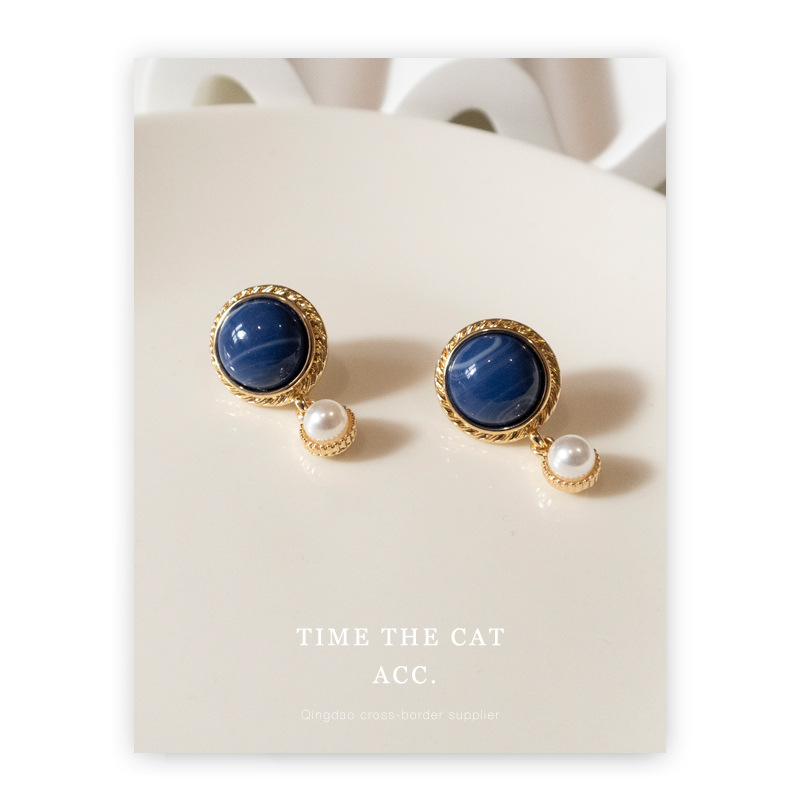 Retro elegant summer earrings from pearl