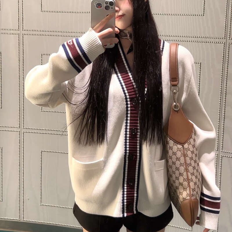 The Correct Top Version of Gucci Guccmiu's New Autumn and Winter Wool Sweater, Couple's Cardigan Sweater, Tb Round Neck Sweater The Correct Top Version of Gucci Guccmiu's New Autumn and Winter Wool Sweater, Couple's Cardigan Sweater, Tb Round Neck Sweater