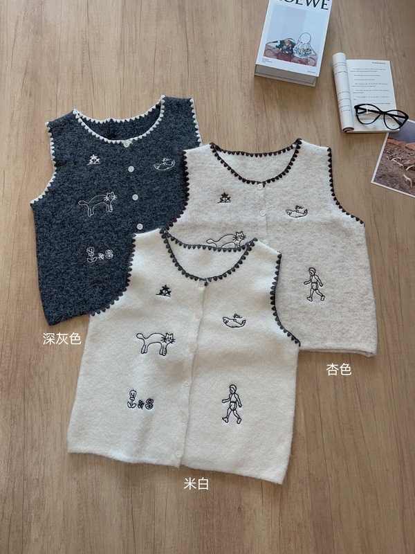 木四 韩系卡通刺绣马甲开衫女秋新品复古钩花针织叠穿背心M6572|undefined