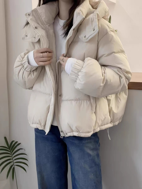 ダウンの綿服の女性の短いタイプの冬の新型のゆったりしている帽子の冬の小さい背の厚いコートのヨーロッパ駅のパンの服|undefined