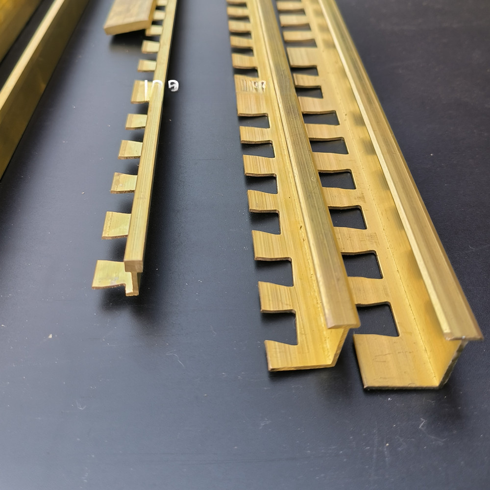 窄边收边铜条木地板伸缩缝铜压条过门条L型直角压条 冲齿冲孔收口