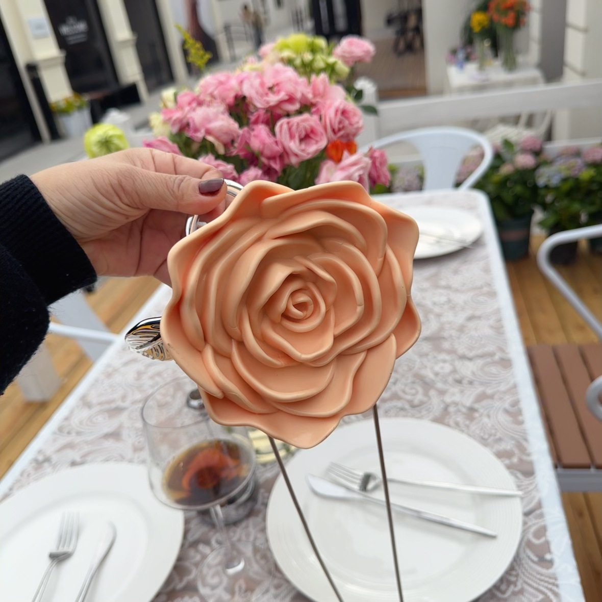 Elegant and stylish rose, versatile for autumn and winter, a box bag with a niche design and a sense of sophistication, a hand-held crossbody bag for dinner parties undefined