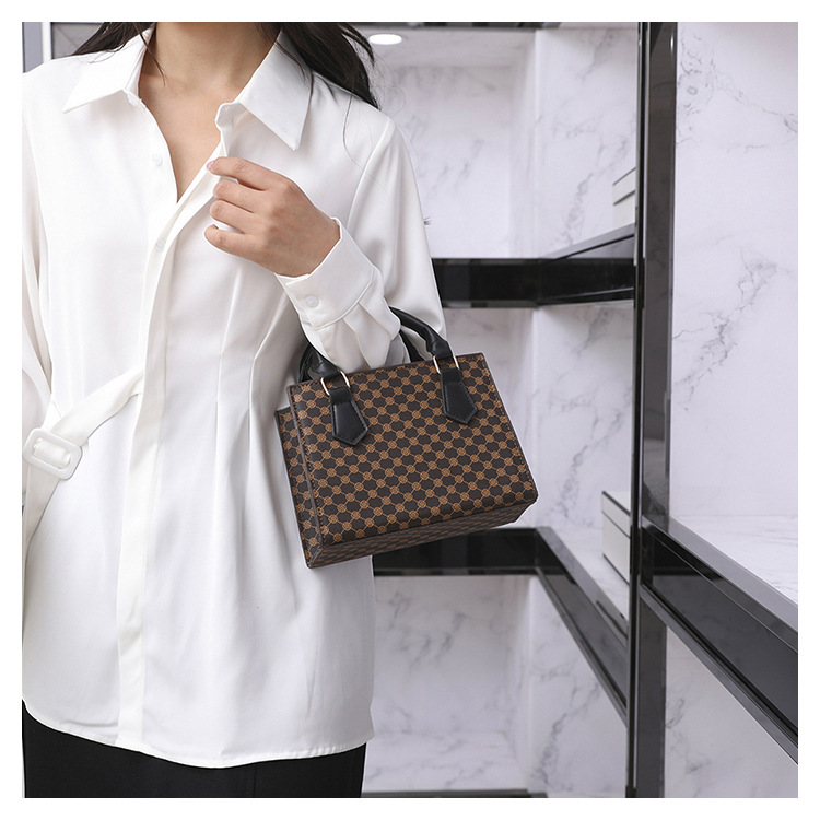 Women's Pu Leather Printing Elegant Classic Style Square Zipper Shoulder Bag Handbag Crossbody Bag display picture 3