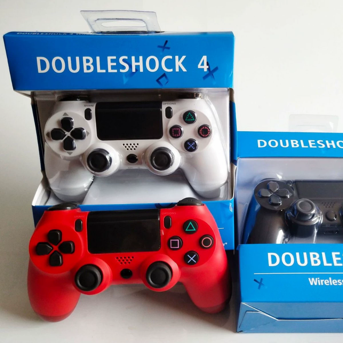 Game console, wireless handle, P2, P3, P5