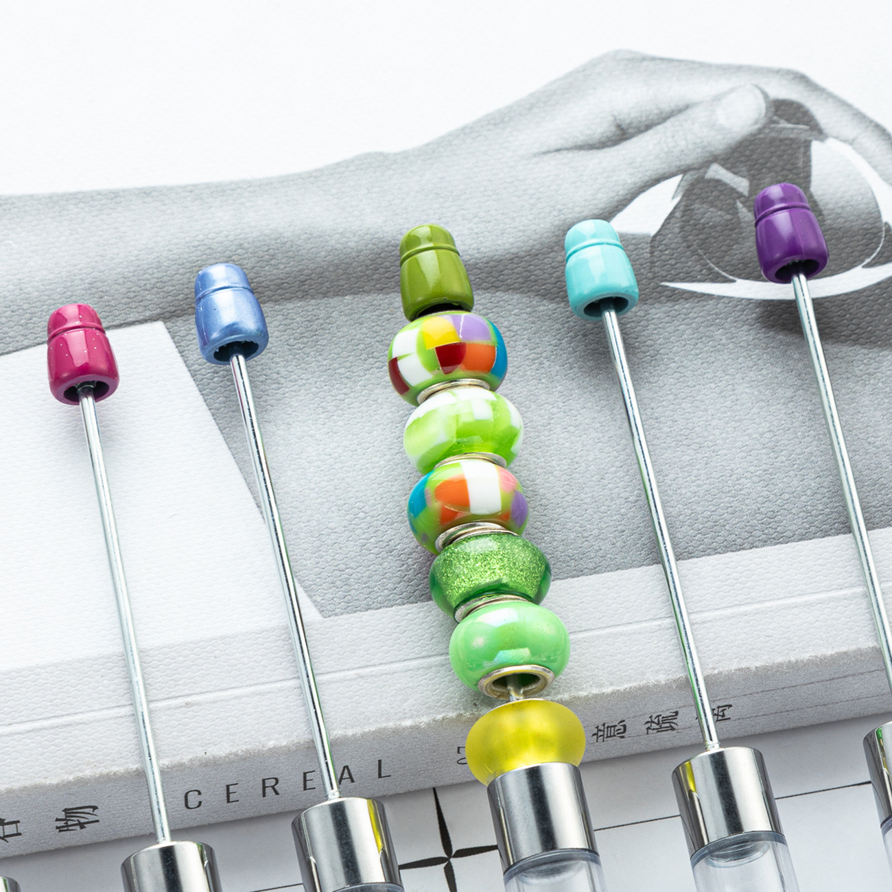 Inventario DiDi tubo vacío bolígrafo puede imprimir logotipo multicolor bolígrafo de plástico giratorio nuevo tubo vacío bolígrafo