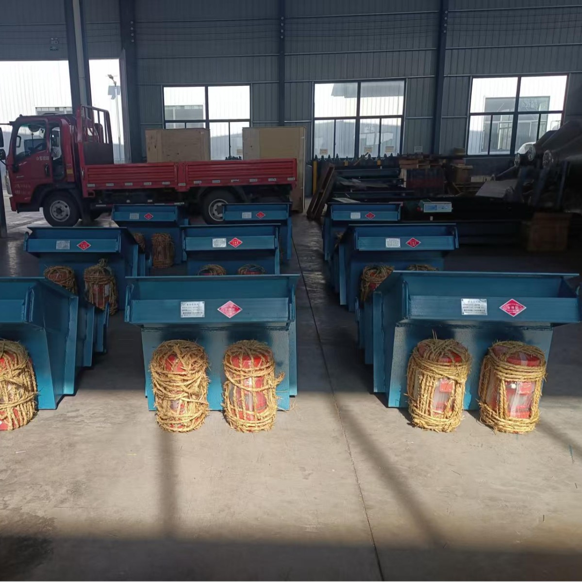 新型振动给料机 粉状颗粒块状物料震动输送机 矿山均匀送料设备