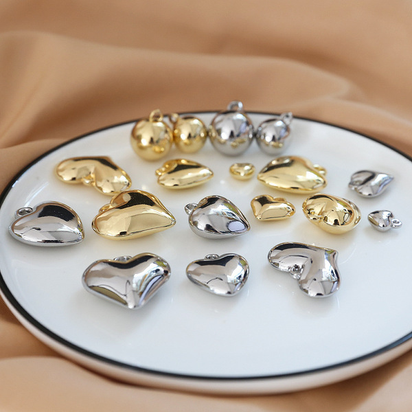 Three dimensional glossy pendant heart-shaped