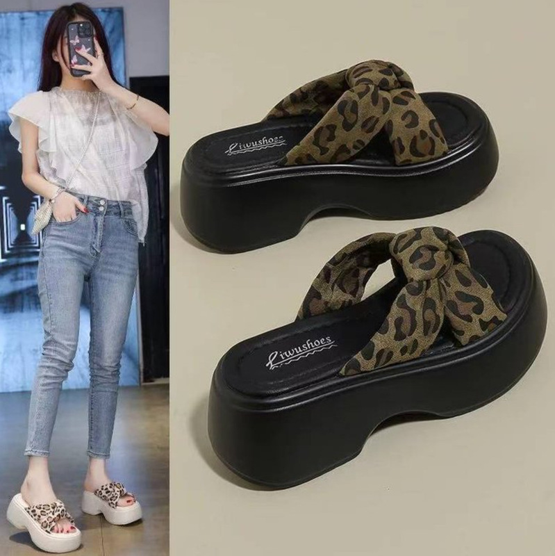 2025 New Summer Leopard Print Sandals, Fashionable and Versatile Thick-Soled Platform Slippers for Women