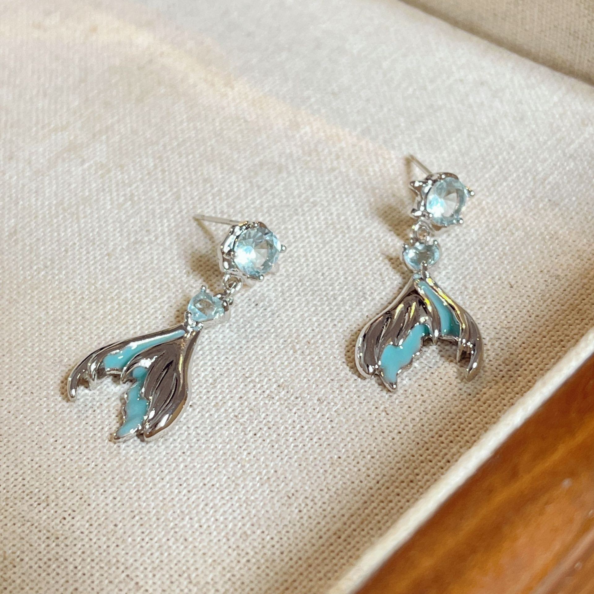 F8661 블루 피쉬 테일 귀걸이