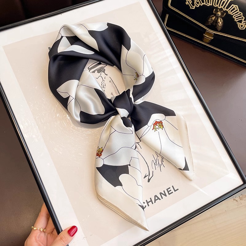 Pañuelo cuadrado pequeño de camelia de estilo chino, bufanda de seda, sentido de alta calidad para mujer, protección para el cuello de primavera y verano, bufanda delgada para el cuello, bufanda para mamá