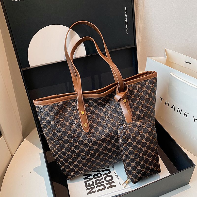 质感斜跨大容量包包女2025新款小众百搭通勤单肩子母包手提托特包