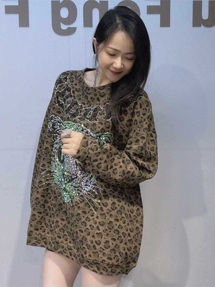 Ropa de mujer de la marca de moda camiseta casual de cuello redondo de gran tamaño otoño e invierno mujeres perezosas leopardo estampado de manga larga ropa protectora de diamante caliente image 3