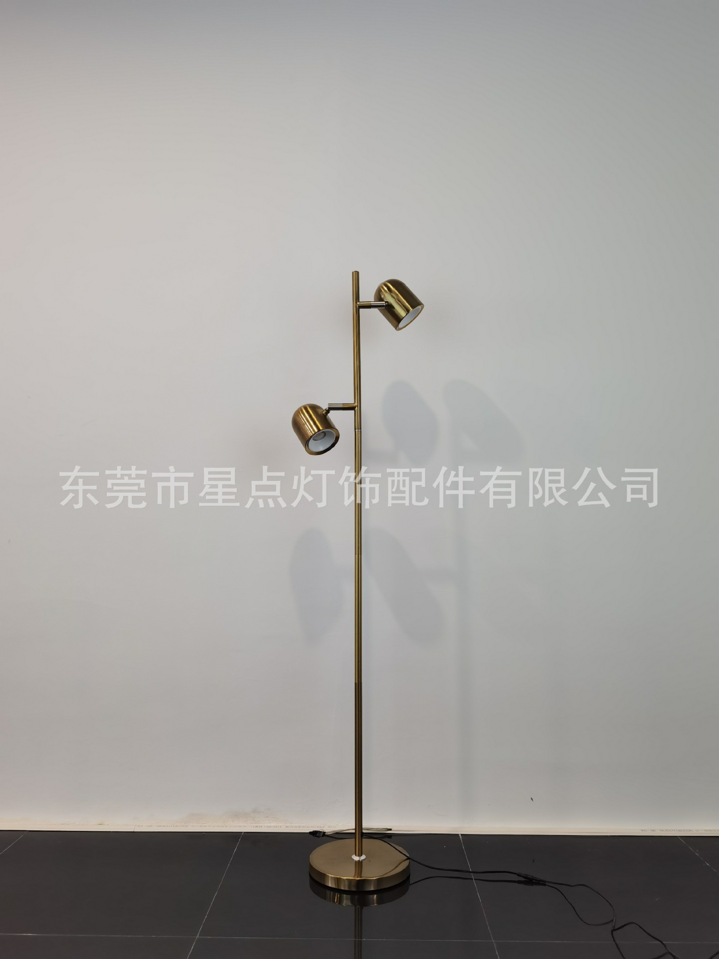 两头金色不亮灯