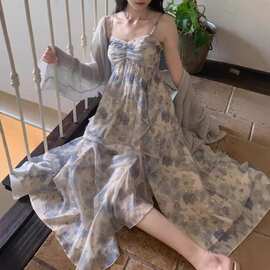 在逃公主长裙女大码胖mm温柔风高腰荷叶边晕染闪片印花吊带连衣裙