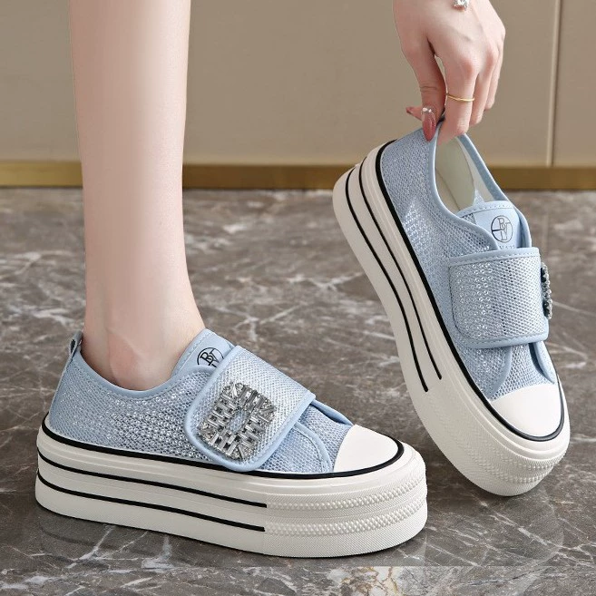 Женские кроссовки Four Seasons Boutique на платформе с толстой подошвой и сеткой. Универсальная и удобная женская спортивная обувь.