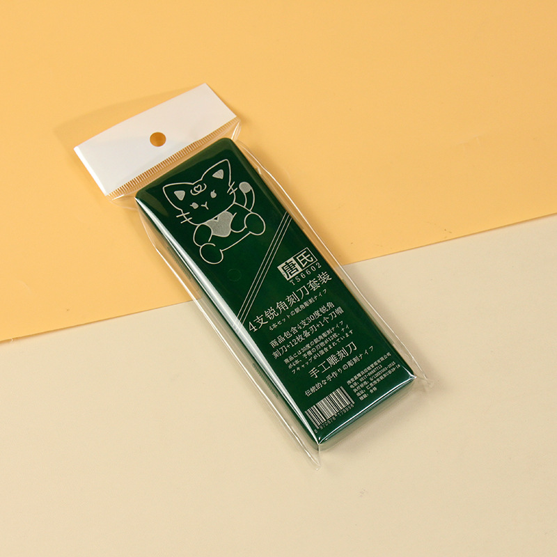 Набор из 4 остроугольных ножей для резьбы.