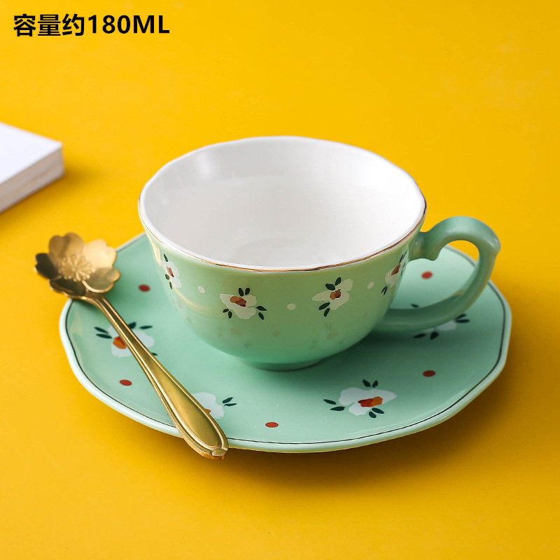 Tazas de café de lujo ligero con cucharas y platos de cerámica para hombres y mujeres de oficina de agua potable rosa lindos tazas de porcelana blanca