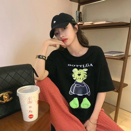 Cartoon version of parent-child clothing for a family of three, mother and child, baby crawling clothes for family travel, fluorescent printed short-sleeved T-shirts