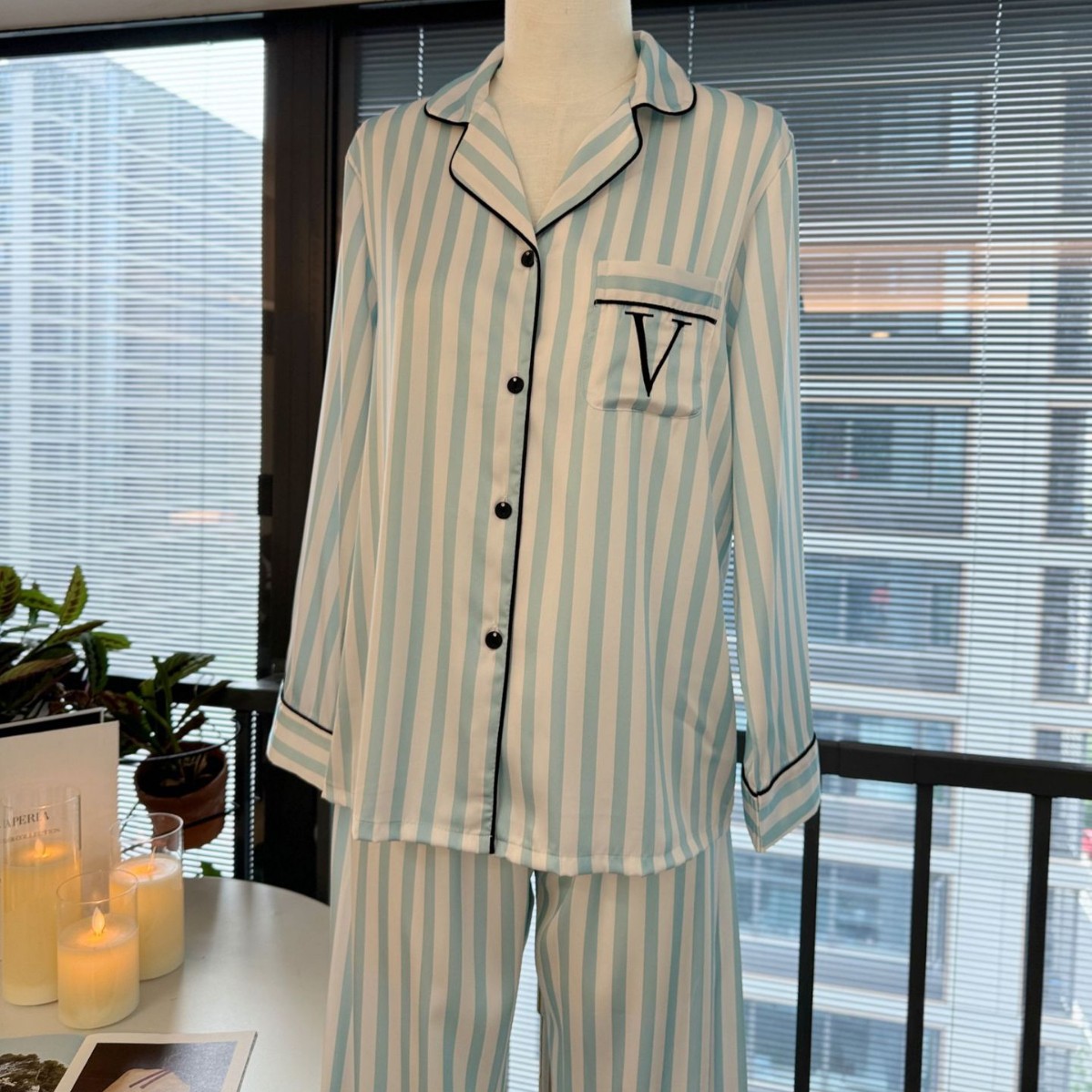 High-End Embroidered Ice Silk Pajamas for Women, Autumn and Winter 2025 New Style, Long-Sleeved Long Pants, Striped Casual Loungewear Two-Piece Set