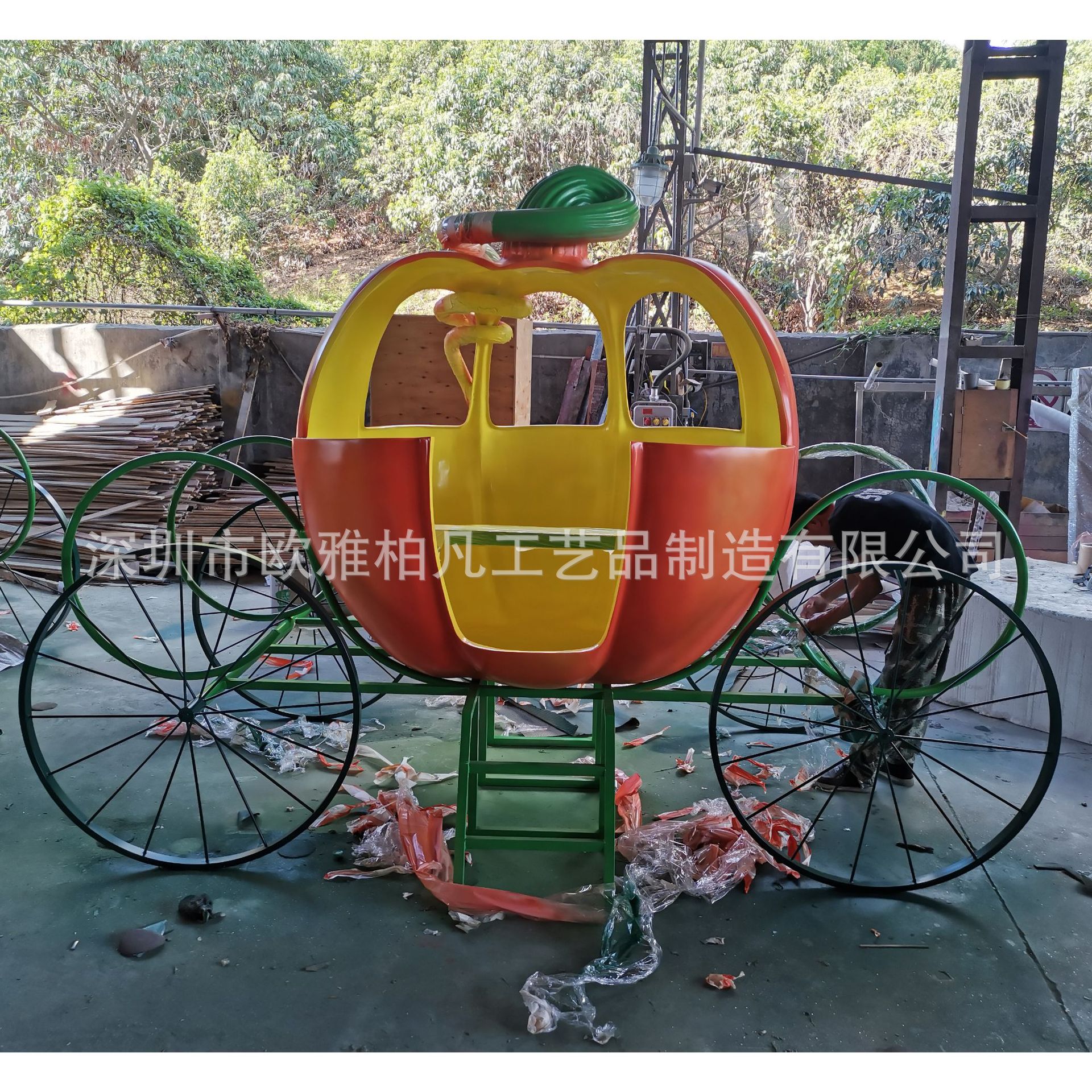 供应玻璃钢圣诞鹿梅花鹿麋鹿节日美陈大型摆件商场卡通室内外雕塑