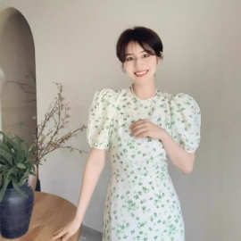 绿日清新 曼妙身姿21SS收腰泡泡袖绿色碎花连衣裙长裙女
