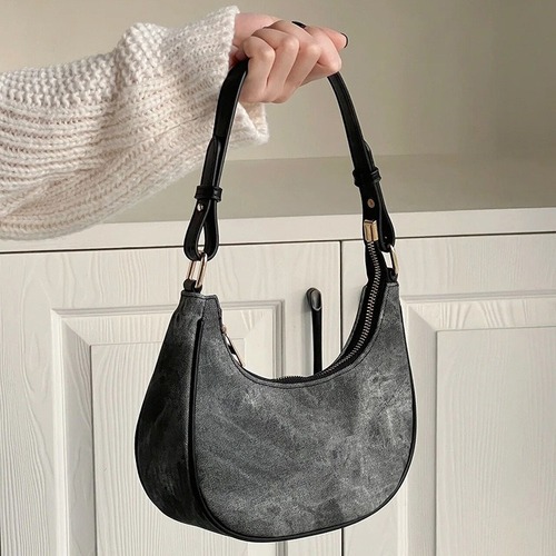 Niche designer color-matched crescent shoulder bag, high-end armpit bag for women, casual texture, hand-held crossbody bag for women