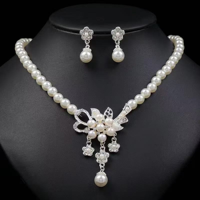Necklace pearl for bride