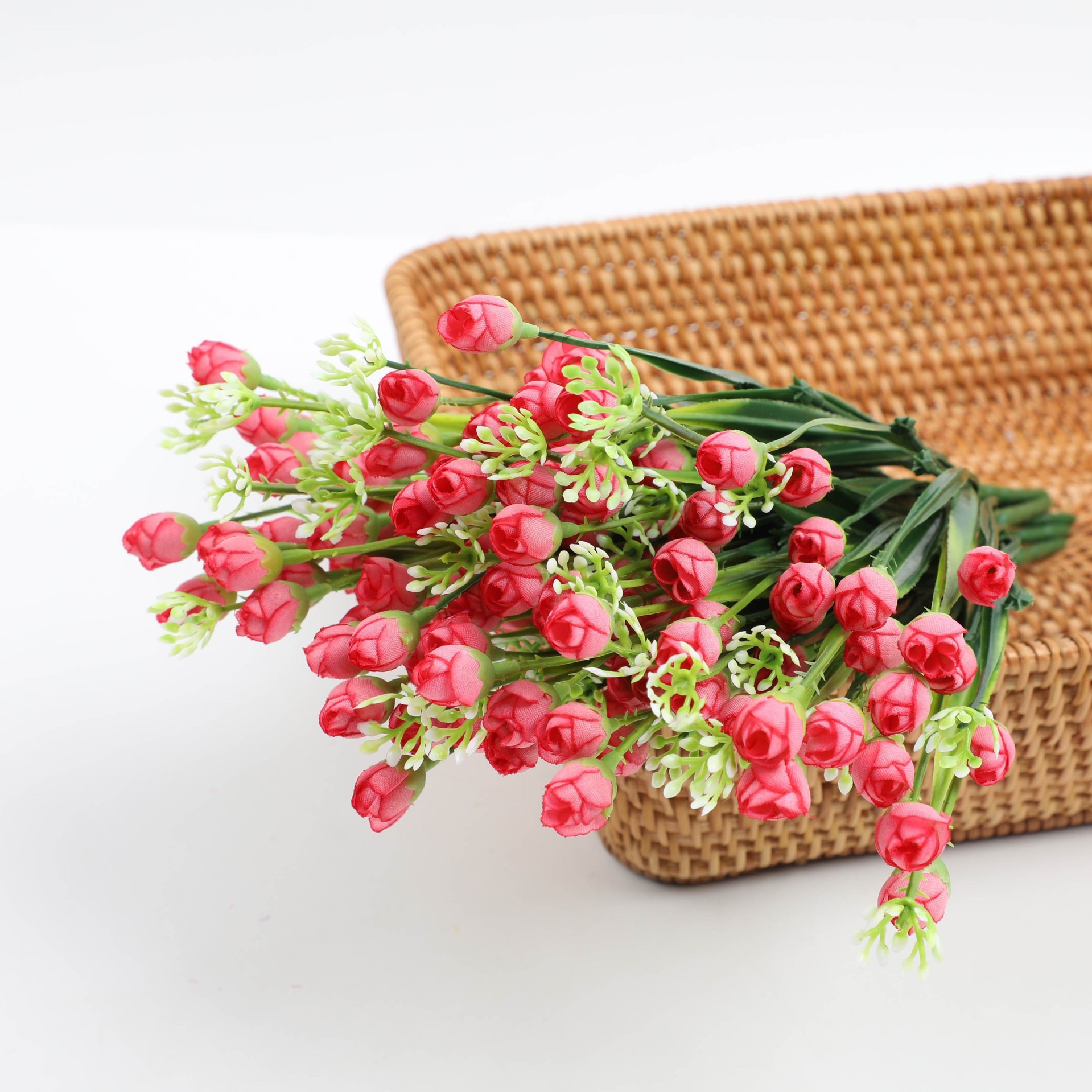 Simulación de plantas acuáticas plástico hierba de primavera flor violeta serigrafía hierba de primavera de cinco cabezas pequeña margarita flor falsa accesorios decorativos al por mayor