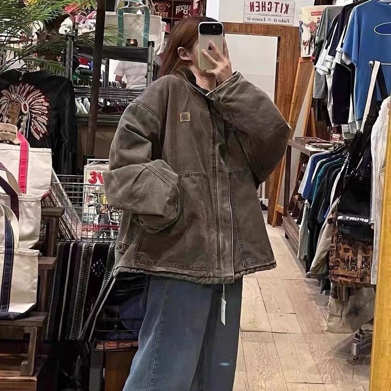 High-quality J22 Carhartt cotton jacket, washed and distressed, with a turn-down collar and zipper, loose-fitting, suitable for couples High-quality J22 Carhartt cotton jacket, washed and distressed, with a turn-down collar and zipper, loose-fitting, suitable for couples