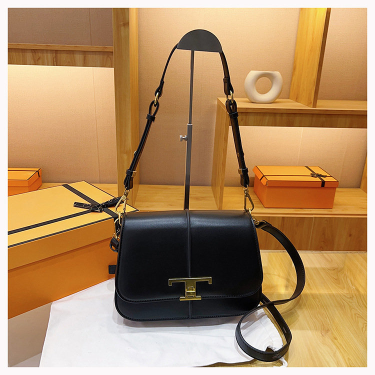 2023 New Fashionable and Minimalist Underarm Casual Western Style Solid Color Saddle Handheld One Shoulder Crossbody Bag_voghion.com