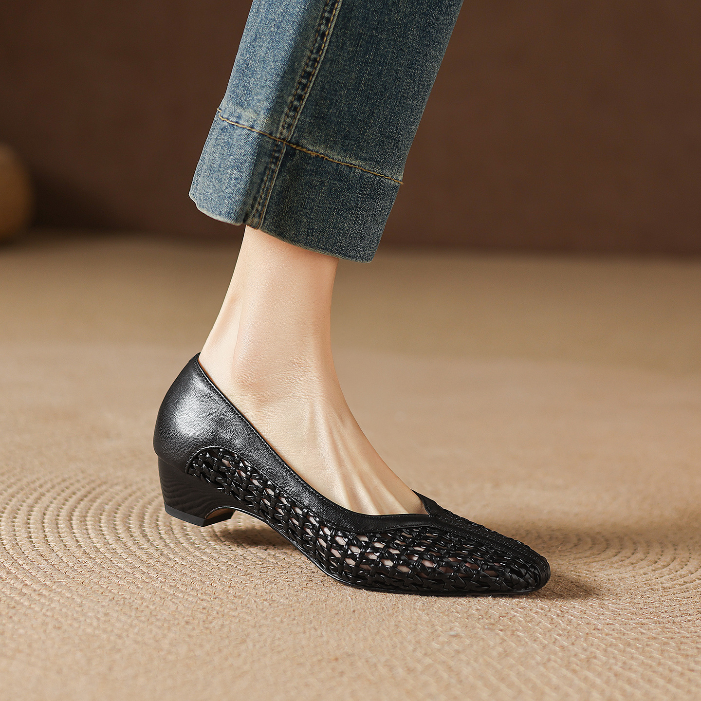 Giày sandal nữ mũi vuông gót thấp 3 cm da cừu hở bên — đen