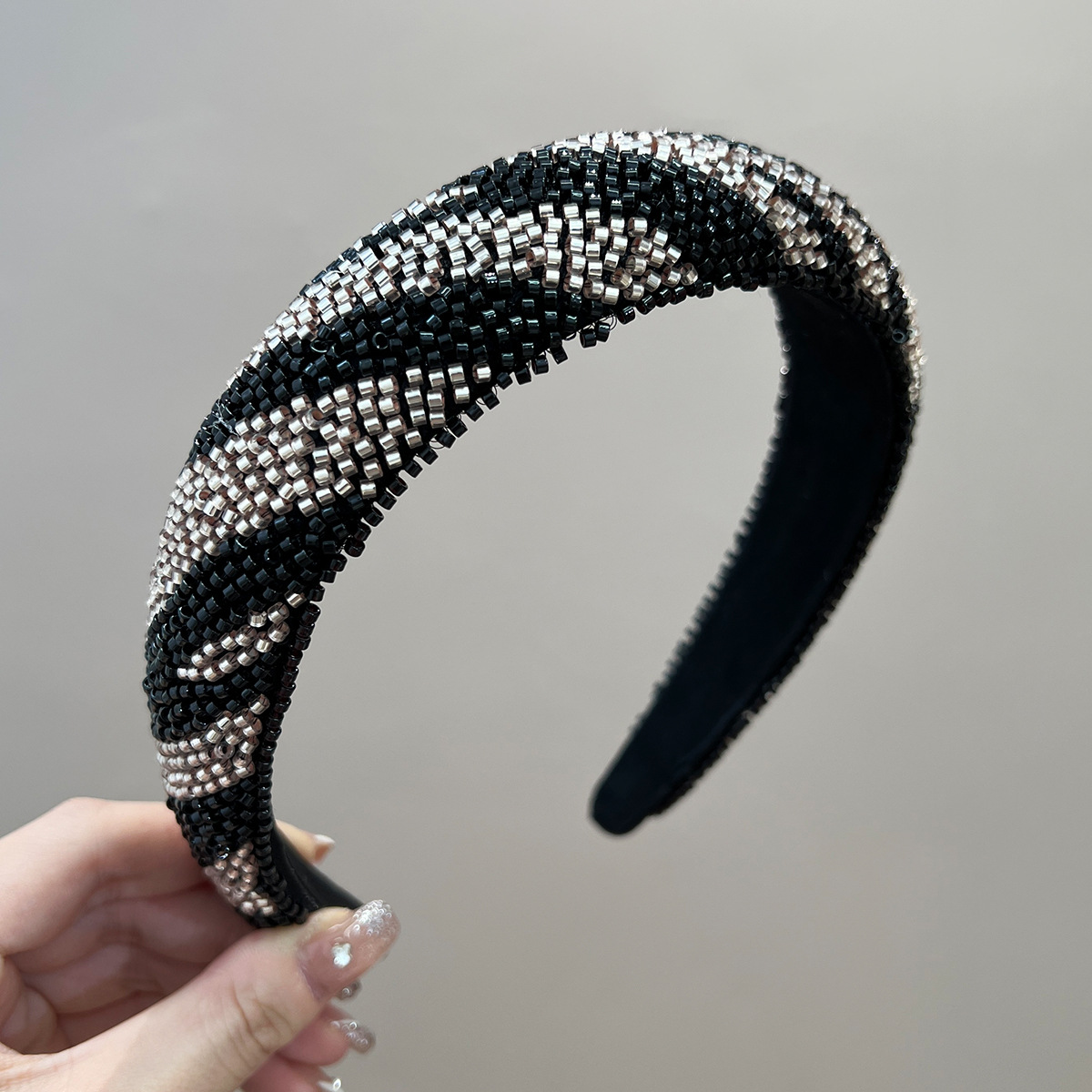 Cross-border retro rice bead temperament plaid hair clip for women, high-end light luxury minimalist, super shiny headband, versatile hair accessory