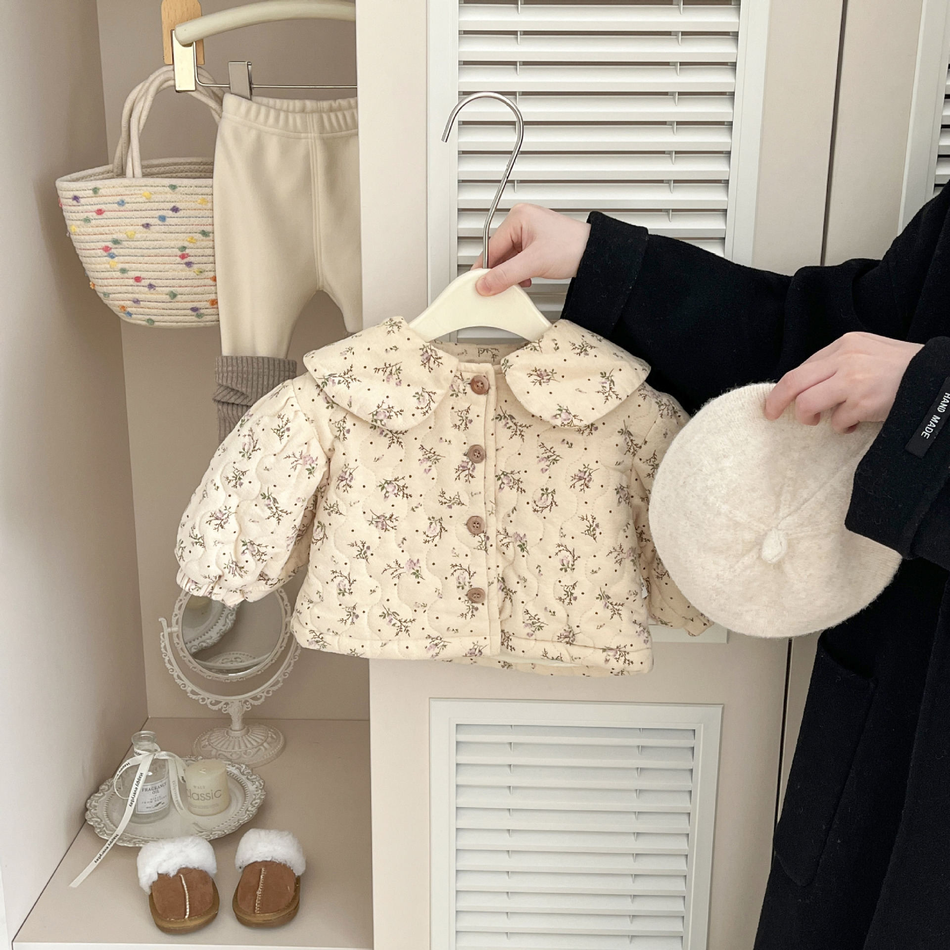 Ropa de algodón de invierno chaqueta de niñas con chaqueta de algodón de flor de terciopelo bebé con collar de encaje de manga larga cardigan cálido
