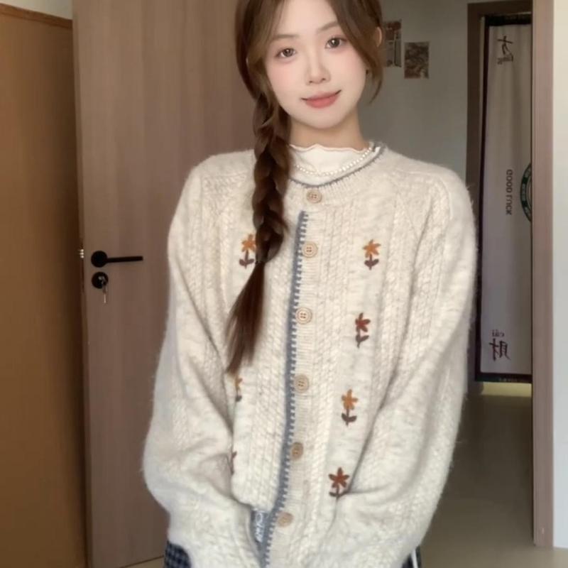 日系软糯感圆领花朵刺绣开衫毛衣外套女秋冬款慵懒风穿搭上衣|undefined