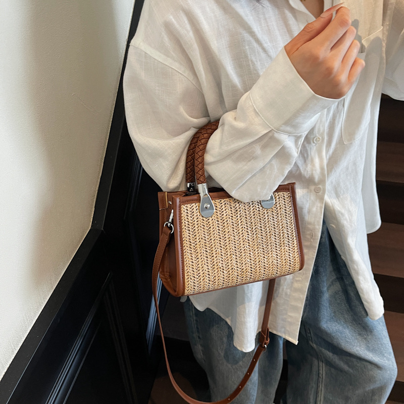 Bolso Tote popular de este año, nuevo bolso de verano 2025, bolso de hombro de color de contraste tejido de paja, bolso de mensajero retro para mujer