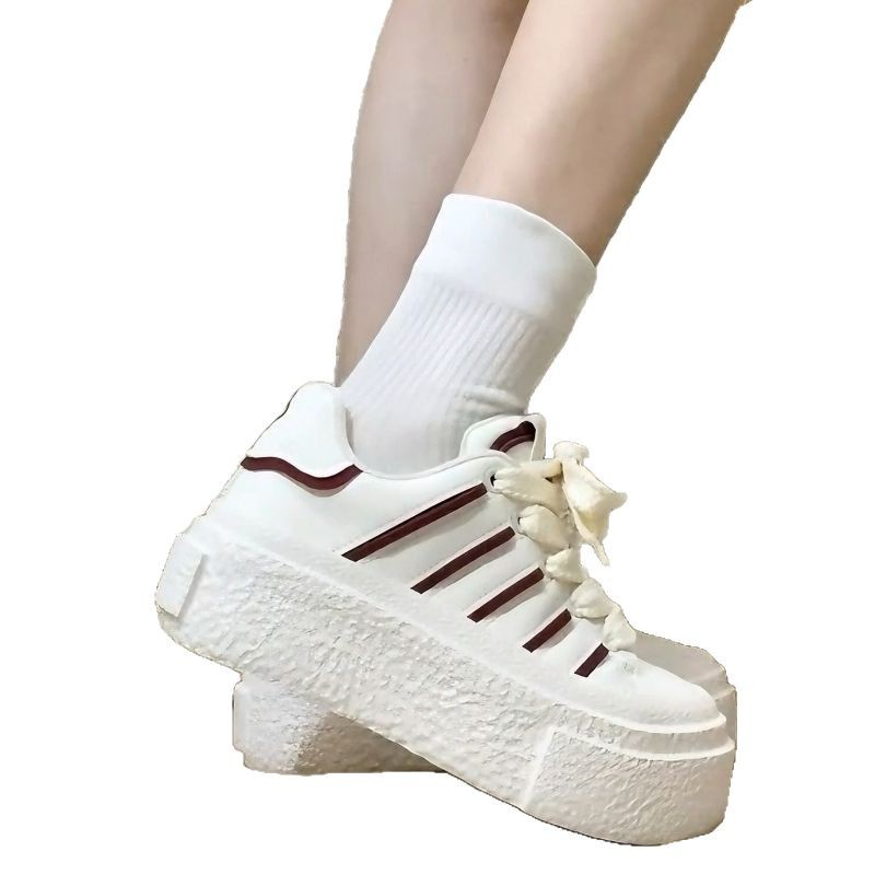 Leche fu cabeza redonda con suela gruesa zapatos blancos para mujeres 2025 nuevos veranos ligeros transpirables estudiantes de skate de viaje universal