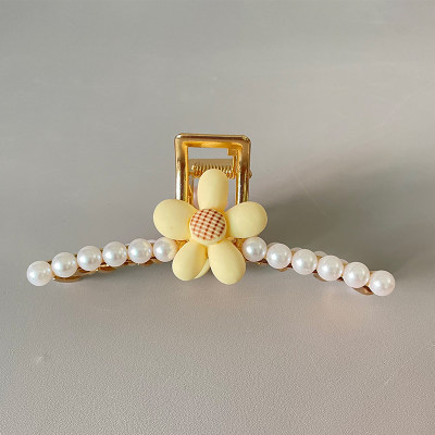 베이지색 큰 꽃